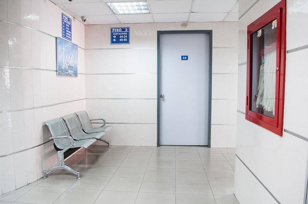Hướng Dẫn BMJ Mới Về Điều Trị Đau Cột Sống: Góc Nhìn Chuyên Gia và Ảnh Hưởng Đến Bệnh Nhân